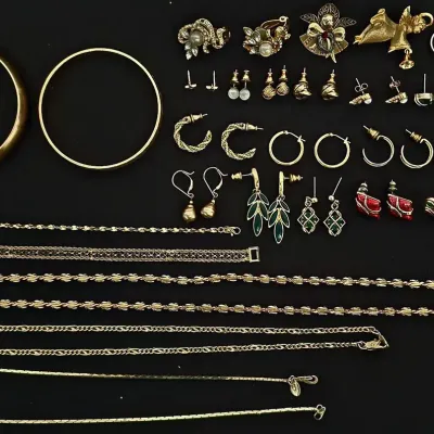 Mixed Gold Toned Costume Jewelry Lot W/ Four 24k Gold Items 31.7g