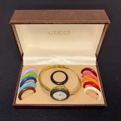 AUTHENTICATED Gucci 1100L Watch with Interchangeable Bezel 