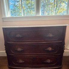 Victorian Walnut Serpentines Marble-Top Three-Drawer Commode