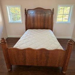 Southern Full Size Walnut 4-Poster Bed – Arched Headboard & Scalloped Footboard