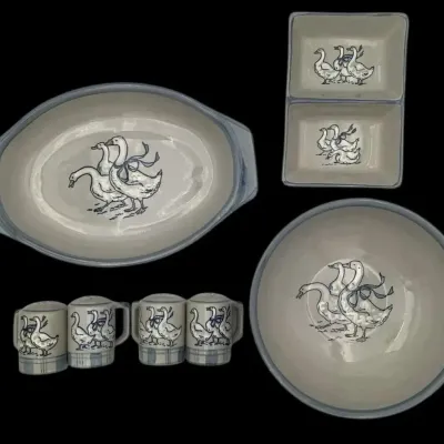 Louisville Stoneware “Gaggle Of Geese” Three Serving Dishes And Four Salt & Pepper Shakers 