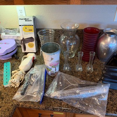 Collection of kitchen items and home decor including a Babycakes cake pop maker, boxed Hamilton Beach electric knife, immersion blender,...