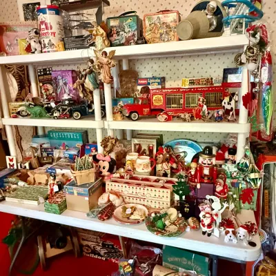 Sale Photo Thumbnail #201: Vintage toys