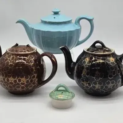 (3) Hall China Teapots & Lid- Damaged