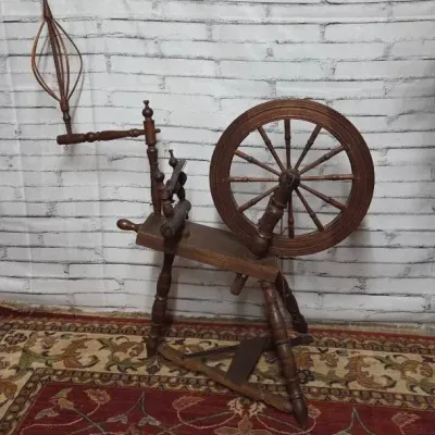 Antique Primative Spinning Wheel
