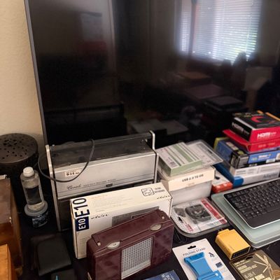 Sale Photo Thumbnail #195: Electronics and collectibles 