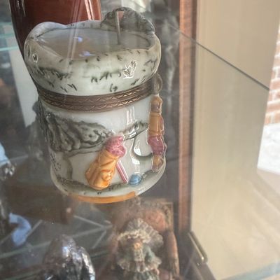 Sale Photo Thumbnail #132: Vintage hinged porcelain golf-themed trinket box featuring relief details of a golfer, bag, and green on the lid.