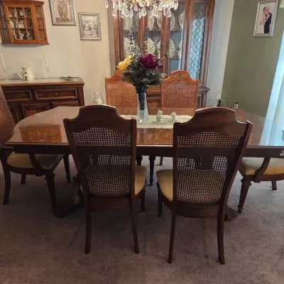 Sale Photo Thumbnail #3: Dining Room table with 6 chairs
