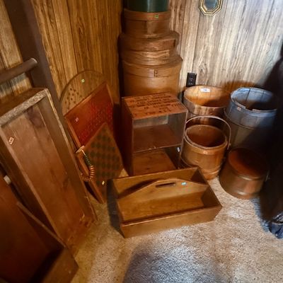 Sale Photo Thumbnail #17: Hat boxes, carpentry boxes, ladder, wooden buckets
