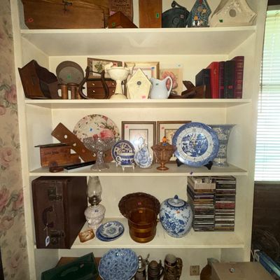 Sale Photo Thumbnail #6: Various glassware and primitive items