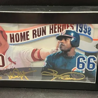 Sale Photo Thumbnail #52: 1998 Home Run Heroes Mark McGwire Sammy Sosa Authentic Images Gold Signature Card