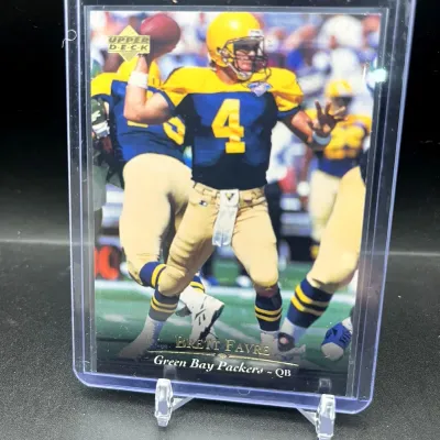 Sale Photo Thumbnail #213: 1995 Upper Deck Brett Favre Green Bay Packers QB NFL Football Hall of Fame Card