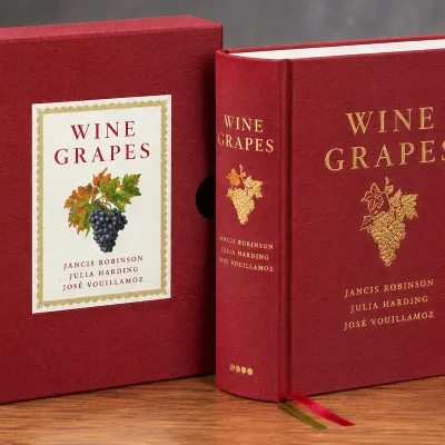 Wine Grapes by Jancis Robinson, Julia Harding & Jos Vouillamoz  Hardcover with Slipcase