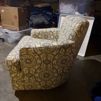 Sale Photo Thumbnail #47: Beautiful entrance side chair