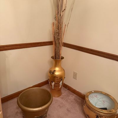 Sale Photo Thumbnail #9: Oriental vases