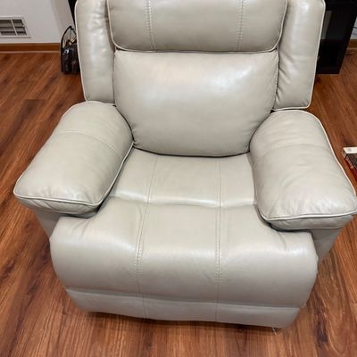Sale Photo Thumbnail #27: Ivory recliner