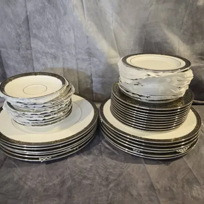 Lenox China Set 1 Saucers And Plates