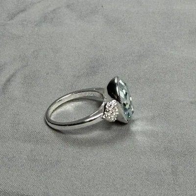 Silver tone oval stone ring size 7