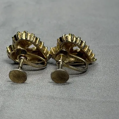 Vintage Gold Tone Green Rhinestone Pearl Heart Screw Back Earrings