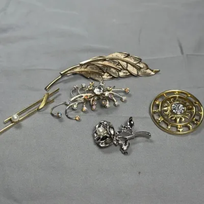 Vintage 5 pieces Brooch Pin Lot