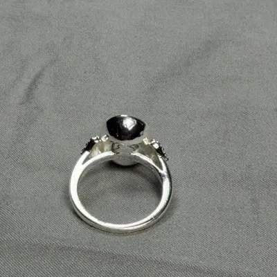Silver tone oval stone ring size 7