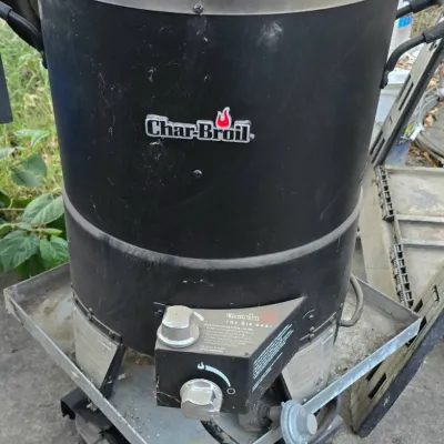 Sale Photo Thumbnail #33: Char-Broil The Big Easy oil-less turkey fryer with top screen cover and propane hose connection.
