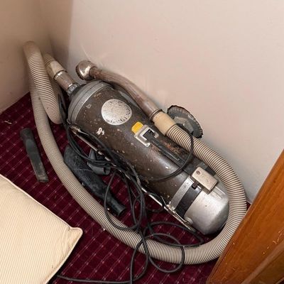 Canister vaccum