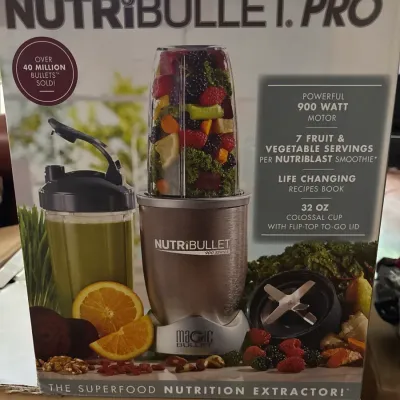 NutriBullet Pro 900 Series nutrition extractor, presented in its original retail box.