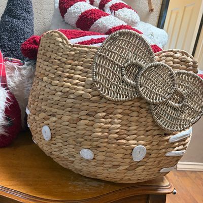 Sale Photo Thumbnail #7: Large Hello Kitty Basket 