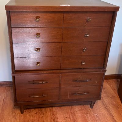 Mid Century Modern Chest of Drawer
