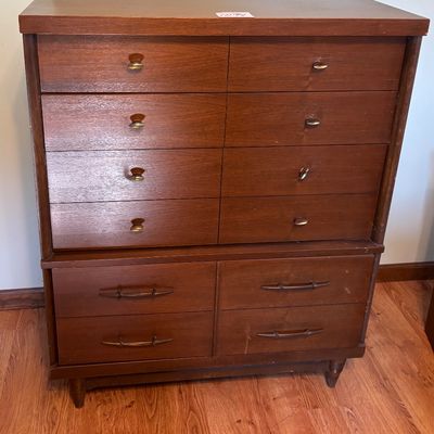 Mid Century Modern Chest of Drawer