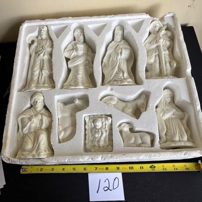 Vintage nativity white bisque 10 pieces