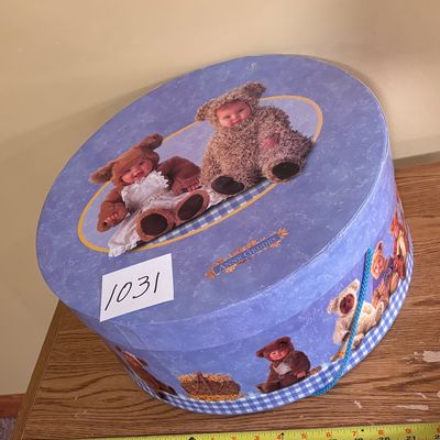 vintage Anne Geddes round storage hat box or costume storage chest