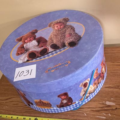 vintage Anne Geddes round storage hat box or costume storage chest