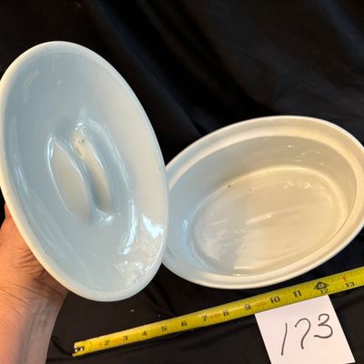 Williams Sonoma IDG 9.25" x 7.25" Oval Covered Casserole - Blue & White Floral