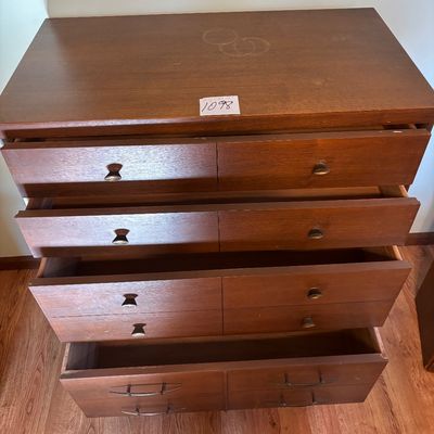Mid Century Modern Chest of Drawer