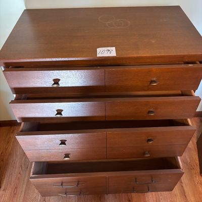 Mid Century Modern Chest of Drawer
