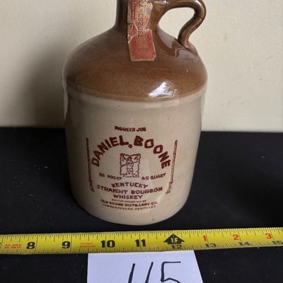 Daniel Boone Pioneer Jug Kentucky Bourbon Whiskey 219-1977