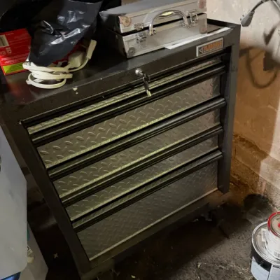 Sale Photo Thumbnail #223: Gladiator brand multi-drawer rolling tool chest featuring tread-plate drawer fronts and top lock key.