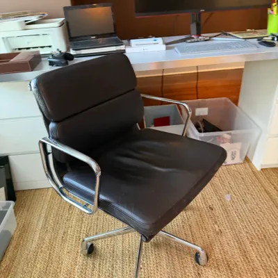 Sale Photo Thumbnail #102: Black leather Soft Pad-style executive office chair with a chrome frame and rolling base.