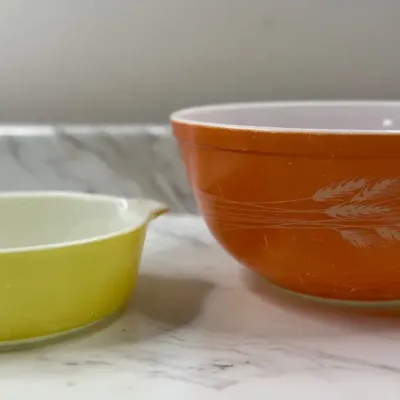 Vintage Pyrex Autumn Harvest 403 Bowl & Verde Yellow 471 Casserole Dish Set