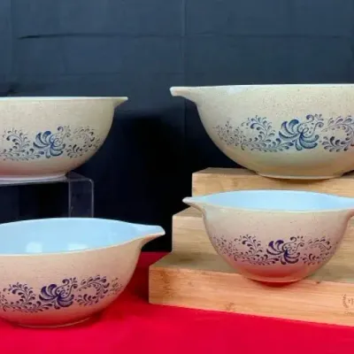 Pyrex Old Town Blue Onion Set of 4 Cinderella Nesting Mixing Bowls