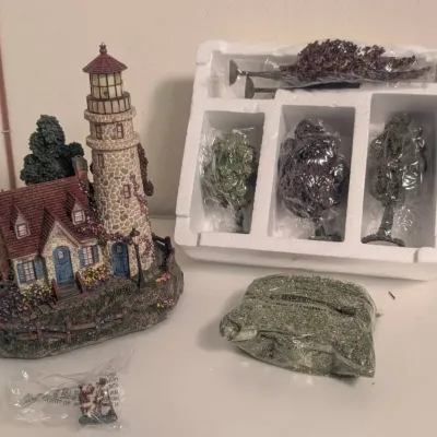 2000 Hawthorne Village Thomas Kinkade "Guiding Point Lighthouse" Illuminated Sculpture