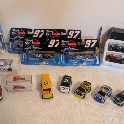 Vintage & Modern Die-Cast Collection (NASCAR Focus & Historical Sets)\\n