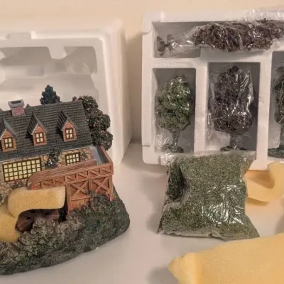 2001 Hawthorne Village Thomas Kinkade "Stonebrook Mill" Lighted Sculpture + Trees