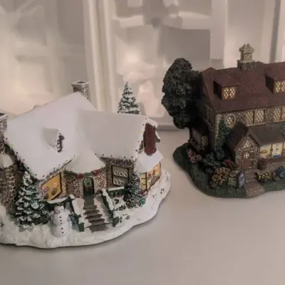 2 Thomas Kinkade Hawthorne Village, Yuletide Bakery & Wiltshire Pastry Shop
