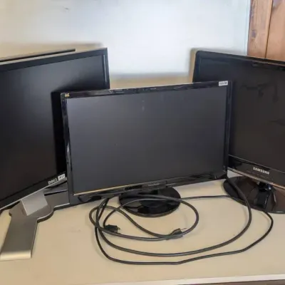 Lot of 4 Mixed Computer Monitors (Dell, ViewSonic, Samsung)