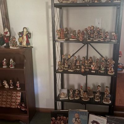 Sale Photo Thumbnail #9: HUMMEL COLLECTION

* 62 Hummel figurines
* Hummel collector books