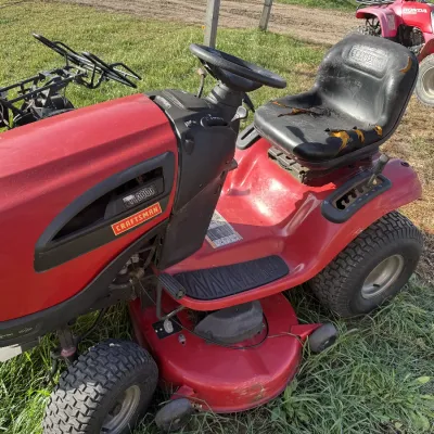 Sale Photo Thumbnail #143: Red Craftsman YT 3000 riding lawn mower featuring a high-back vinyl seat with visible wear and tear.