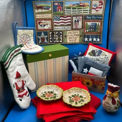 CN181 Pretty Potholders, Napkins & Placemats